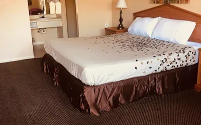 Photo 5 - Hallmark Inn and Suites
