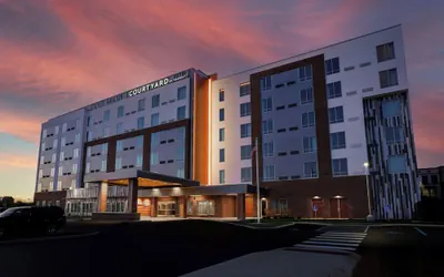 Photo 2 - Courtyard by Marriott Indianapolis Fishers