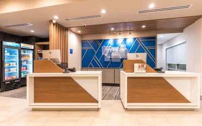 Photo 2 - Holiday Inn Express & Suites Charlottesville by IHG