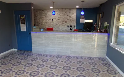 Photo 4 - Regal Inn