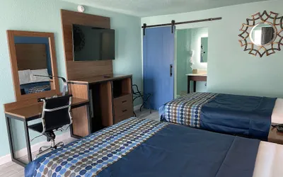 Photo 2 - Regal Inn