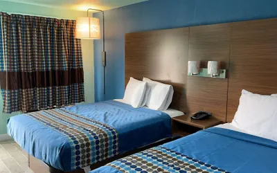 Photo 5 - Regal Inn