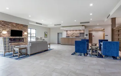 Photo 4 - Comfort Suites Scottsdale Talking Stick Entertainment District
