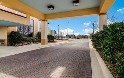 Photo 2 - Clarion Pointe New Bern