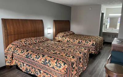 Photo 3 - Royal Inn