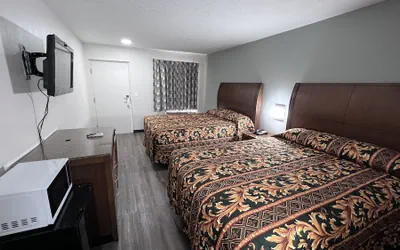Photo 4 - Royal Inn