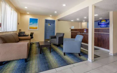 Photo 3 - Travelodge By Wyndham Charles Town/Harpers Ferry