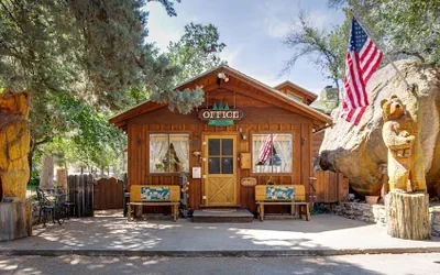 Photo 2 - Whispering Pines Lodge