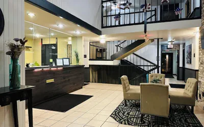 Photo 4 - Heritage inn