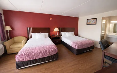 Photo 3 - Kings Inn Motel