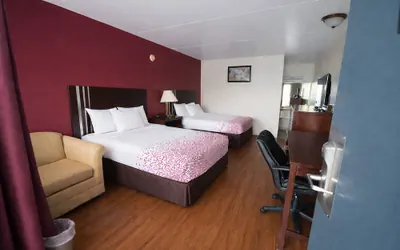 Photo 4 - Kings Inn Motel