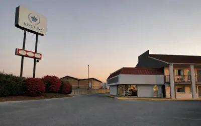 Photo 2 - Kings Inn Motel