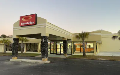 Photo 2 - Econo Lodge Yemassee