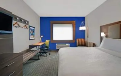 Photo 2 - Holiday Inn Express & Suites Detroit Dearborn by IHG