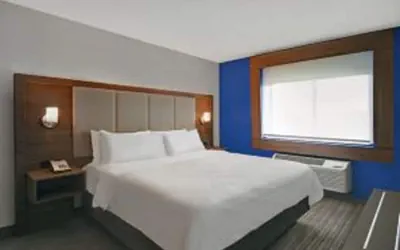 Photo 3 - Holiday Inn Express & Suites Detroit Dearborn by IHG