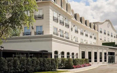 Photo 2 - Chateau Grande Hotel
