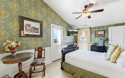 Photo 2 - Heber Senator Bed and Breakfast
