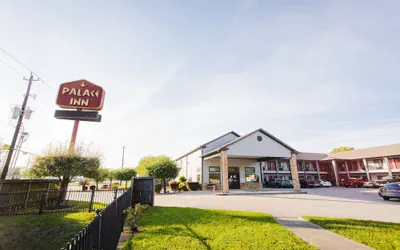 Photo 2 - Palace Inn Baytown Spur TX-330