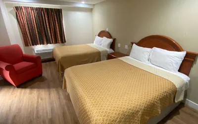 Photo 3 - Royale Inn Motel