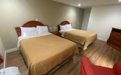 Photo 5 - Royale Inn Motel