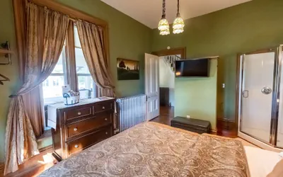 Photo 5 - Braywood Inn