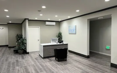 Photo 2 - Aspire Inn & Suites Orange