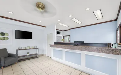 Photo 2 - Birch Hill Suites - Jackson