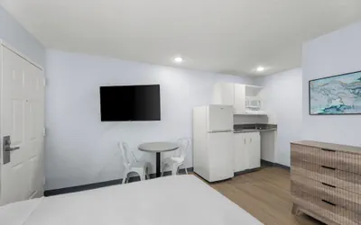 Photo 5 - Birch Hill Suites - Jackson