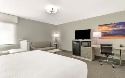 Photo 5 - Best Western Plus Cleveland Inn & Suites