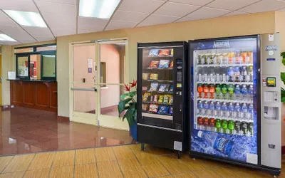 Photo 2 - H3 Inn & Suites - LAX Airport - Los Angeles