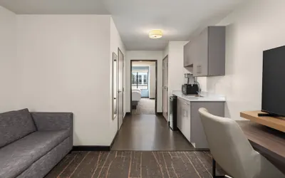 Photo 5 - Holiday Inn & Suites Detroit - Troy by IHG