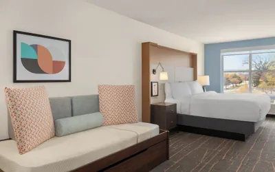 Photo 2 - Holiday Inn & Suites Detroit - Troy by IHG