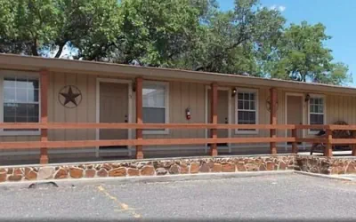 Photo 2 - Maven's Inn & Grill