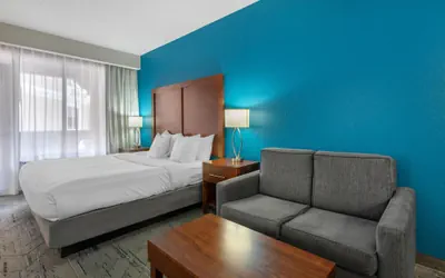 Photo 2 - SureStay Plus Hotel by Best Western The Villages