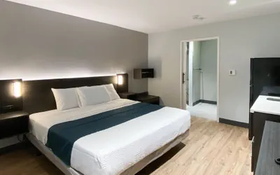 Photo 4 - Studio 6 Suites – Stockton, CA – Waterfront