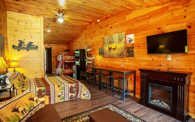 Photo 4 - Bigfoot Lodge Room Three