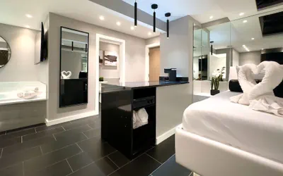 Photo 4 - Sybaris Pool Suites