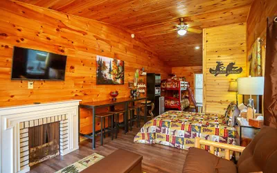 Photo 4 - Bigfoot Lodge Room Four