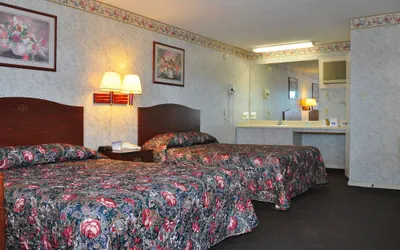 Photo 4 - Merrimac Inn & Suites