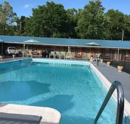 Merrimac Inn & Suites
