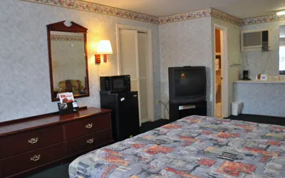 Photo 5 - Merrimac Inn & Suites