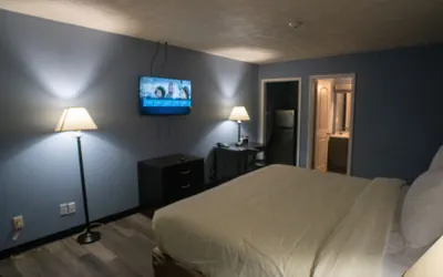Photo 3 - Ashley Motel
