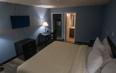 Photo 5 - Ashley Motel