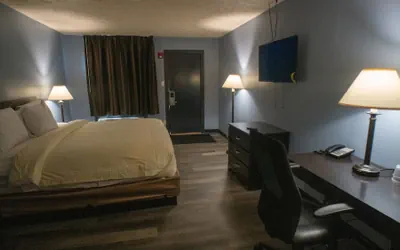 Photo 4 - Ashley Motel