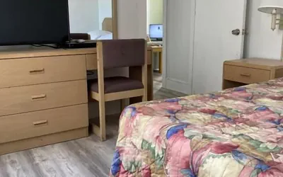 Photo 4 - Rio Motel and Suites
