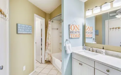 Photo 3 - Beachfront Seashell by Ryson Vacation Rentals