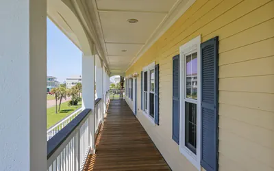 Photo 5 - Beachfront Flamingo by Ryson Vacation Rentals