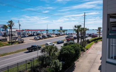 Photo 3 - The Beachy Ladybug by Ryson Vacation Rentals