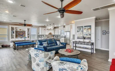 Photo 2 - Enchanted Beachfront by Ryson Vacation Rentals