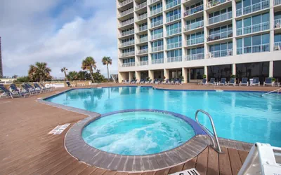 Photo 4 - Beachfront Hideaway by Ryson Vacation Rentals